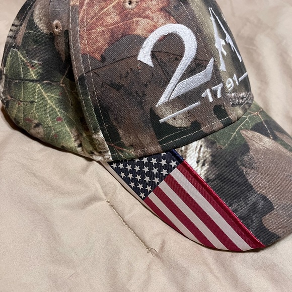 2A brand new Cammo Cap. - Picture 2 of 5